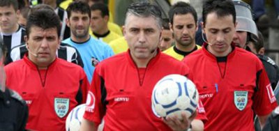 Scoate repede cartonasele rosii!&nbsp;VEZI ce poate bulgarul care va arbitra la Urziceni - Steaua!