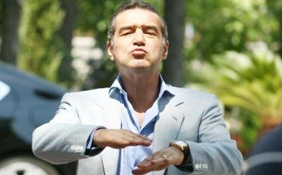 Negocieri pentru Steaua ? Gigi,&nbsp;Dinu Gheorghe, Victor Becali, Bucsaru, MM&nbsp;Stoica si Cohn s-au intalnit intamplator la cafea!