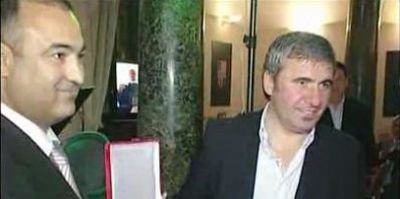 VIDEO: I love you Hagi! Fanii lui Galatasaray&nbsp;l-au&nbsp;premiat pe&nbsp; Regele Hagi!