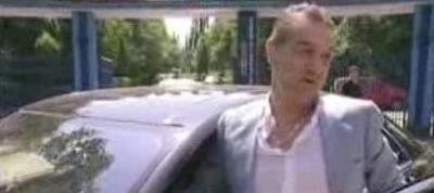 Ce antrenamente la Steaua! VIDEO: Becali canta muzica bisericeasca in fata stadionului :))