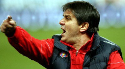 Dinamo nu poate sarbatori decat incendierea peluzei. Steaua are o Cupa a Campionilor