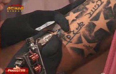 VIDEO: Portughezul Simao de la Dinamo il concureaza pe Mutu la tatuaje: vezi tatuajele portughezului!