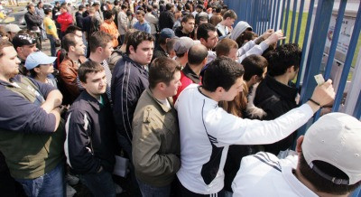 Nebunie pentru derby! 1000 de stelisti au luat cu asalt casele de bilete!