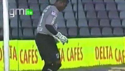 VIDEO! Comedie de gol! Cel mai prost portar din Europa ii calca pe urme lui Carlos!