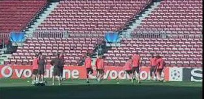 Messi, tinta glumelor la antrenamentul Barcelonei! Vezi cum au facut colegii misto de el!