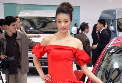 VIDEO: Femei superbe la Salonul Auto Shanghai!