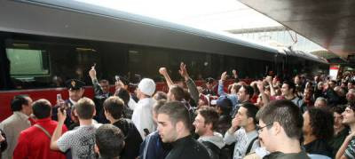 Imagini incredibile! AS Roma a plecat cu trenul sa joace la Firenze! 4000 de suporteri ai Romei au invadat gara!