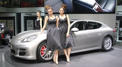 FOTO / Piata AUTO s-a mutat in China: vezi cum arata noul Porsche