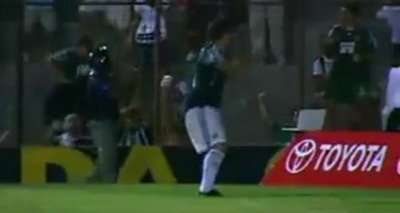 VIDEO / Ultima moda in Brazilia: S-a bucurat pana a distrus un LAPTOP!