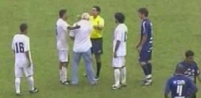 DNA pe ritmuri de samba! Vezi cum sunt pedepsiti arbitrii in Brazilia!:))