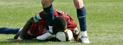 FOTO! CFR a tras cu dintii s-o bata pe Vaslui! Viera a muscat mingea ca sa n-o piarda :))