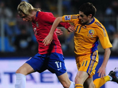 Basescu: I-am explicat lui Tadic ca nu ne mai calificam, dar nu m-a inteles! :)