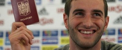 Max Nicu - doar in tribuna cu Serbia! Vezi cum a facut cunostinta Basescu cu el. Il vrei pe teren cu Austria?