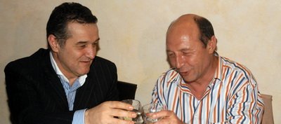 Basescu: Batem cu un gol diferenta pe Serbia!
