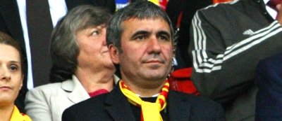 Romania n-a mai batut acasa din 2007! Vezi cum ii incurajeaza Hagi pe jucatorii lui Piturca