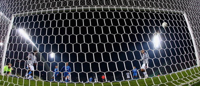 Calcaiul lui Niang, torpila lui Phillips sau voleul lui Jansen? Voteaza cel mai tare gol din Cupa UEFA!