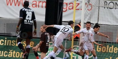 Crescut de arbitri ca sa invinga Dinamo! Vezi POVESTEA ZILEI: Parvulescu de la Medias!