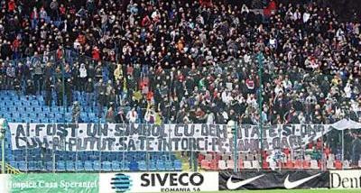 Mesaje anti Lacatus: Ai fost un simbol cu demnitate si onoare, cum ai putut sa te intorci pe banca oare?