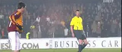 Cel mai tare gol din UEFA! VEZI reusita incredibila a lui Kewell !