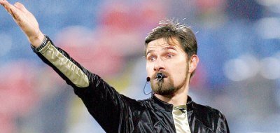 Angelina Jolie , antrenor pentru cel mai tare arbitru! Vezi cine e in spatele lui Brad Pitt Tudor!