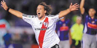 VIDEO:Fabbiani a debutat cu scandal la River: A fost si hent si offside!