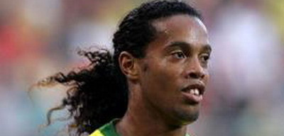 Ultima bijuterie inventata de Ronaldinho: un calcai mai tare ca un gol!