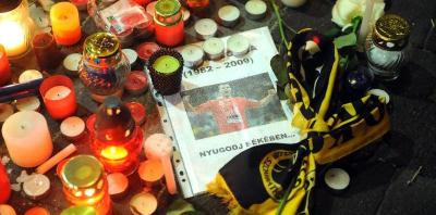 Fanii Univesitatii Cluj au depus flori si lumanari in memoria lui Marian Cozma