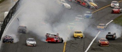 Un singur accident, zeci de masini facute PRAF! Imagini TARI de la Daytona 2009!