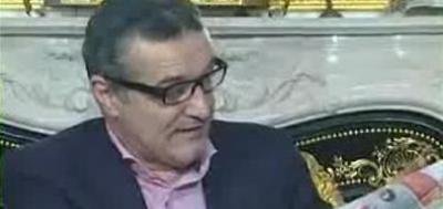 Nu-i mai fac niciodata echipa lui Lacatus, ca zice DNA ca e PENAL! :))