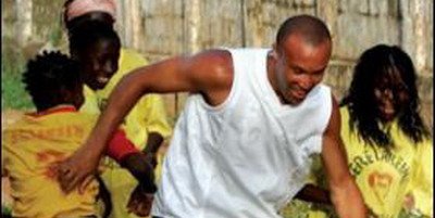 VIDEO / Silvestre a facut echipa cu Ronaldo, Henry si Lampard in scopuri caritabile!
