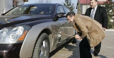 Becali, suparat foc pe hoti: Mi-au schimbat postul radio cu muzica bisericeasca!