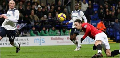 Tevez i-a dat cap in cap! Vezi faza prin care Manchester a invins-o pe Bolton cu 1-0