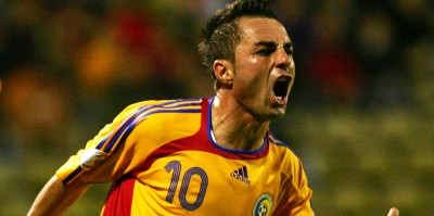 Cel mai mic fotbalist de la nationala, Florentin Petre implineste 33 de ani! Trimite-i un mesaj: