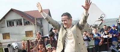 Tot cu o valiza se va lua titlul si in acest sezon! Tu ce crezi?