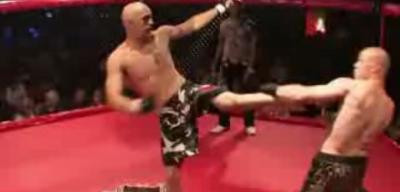 SENZATIE: Vezi cel mai tare DUBLU KO si alege castigatorul :)