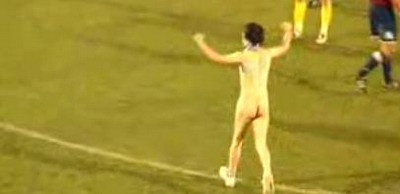 Cel mai tare GOL: i-a facut praf pe agentii de paza!