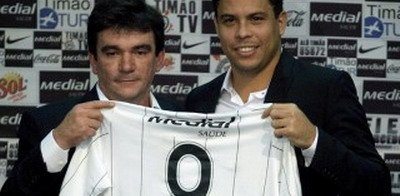 Ronaldo a fost prezentat la Corinthians! Vezi furia fanilor lui Falmengo!