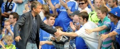 Dan Petrescu, furat de Chelsea la meciul cu CFR Cluj