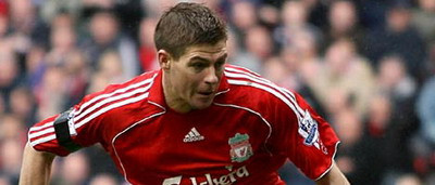 Cu stangu-n dreptu: Steven Gerrard si un luft de zile mari!