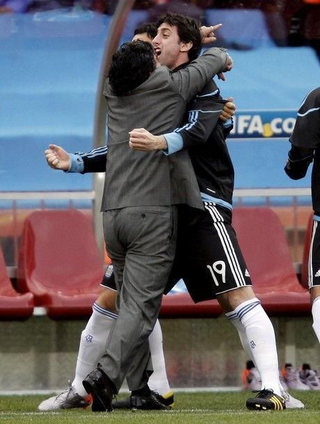 FOTO si VIDEO Spectacol marca Maradona! Concert de vuvuzele la Argentina 1-0 Nigeria!_4