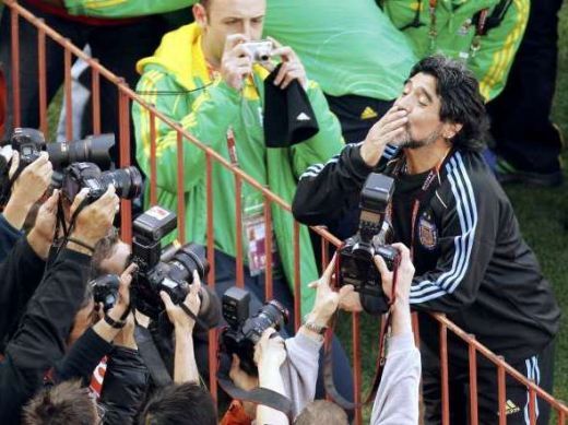 FOTO si VIDEO Spectacol marca Maradona! Concert de vuvuzele la Argentina 1-0 Nigeria!_10