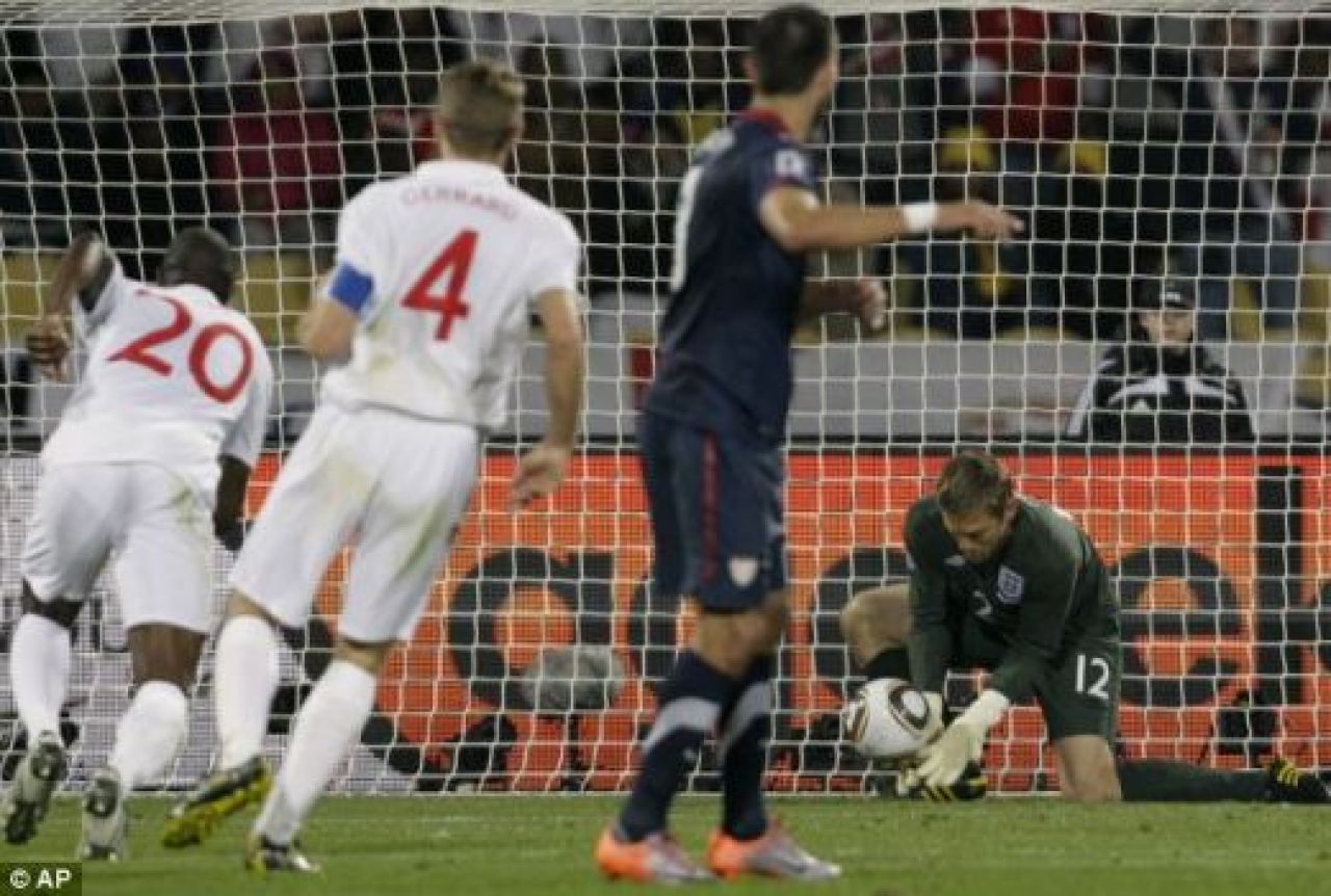 God save the Green! VEZI cele mai mari gafe din istoria portarilor Angliei:_1