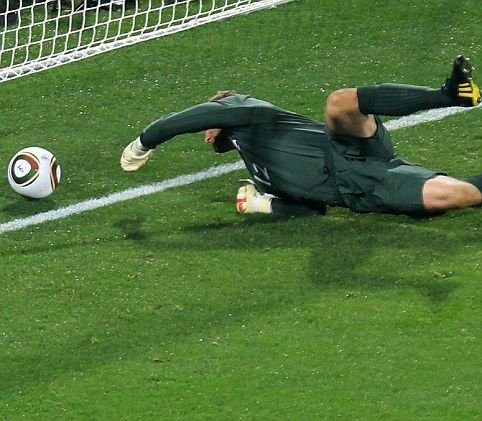 God save the Green! VEZI cele mai mari gafe din istoria portarilor Angliei:_2