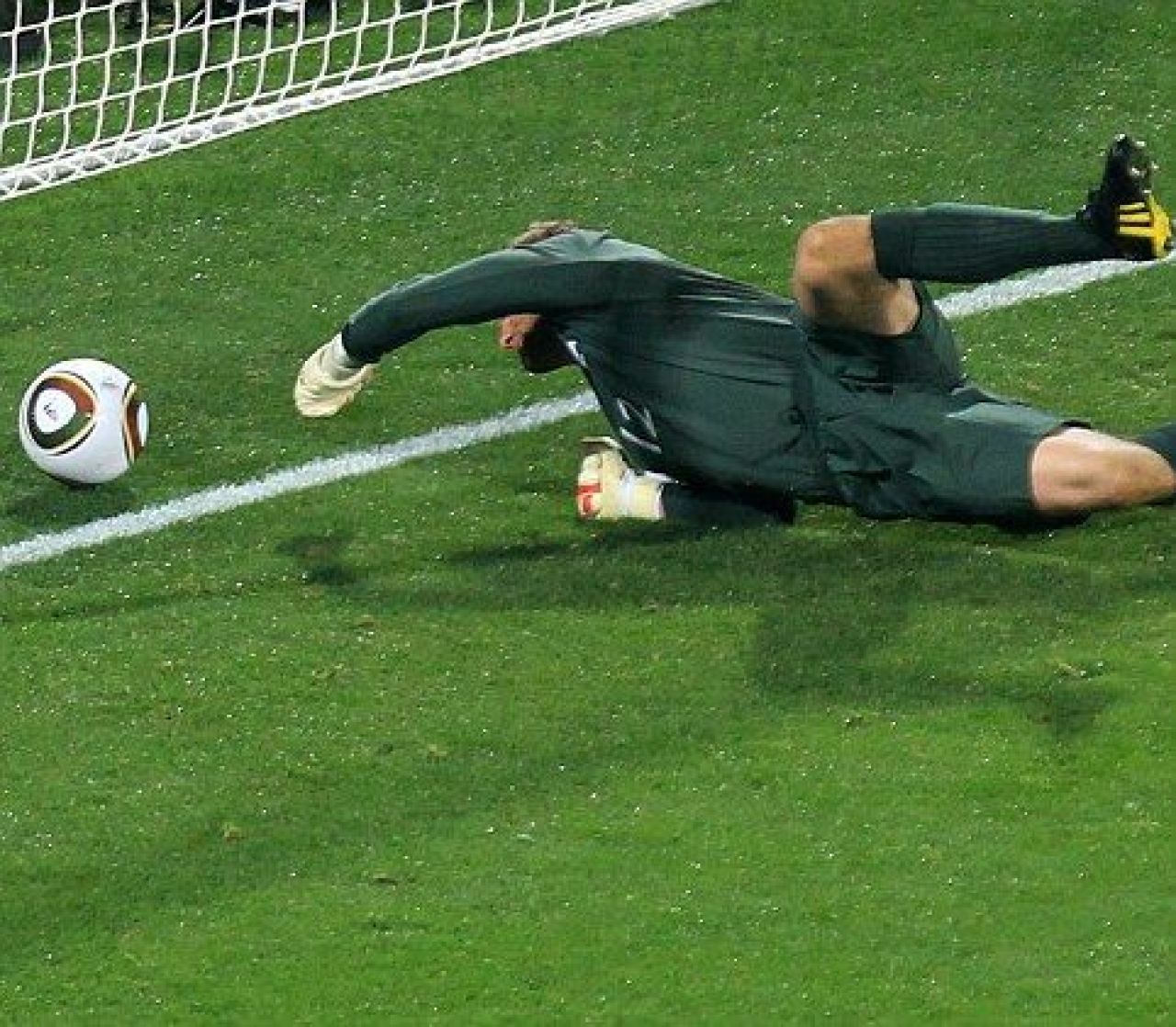 God save the Green! VEZI cele mai mari gafe din istoria portarilor Angliei:_2