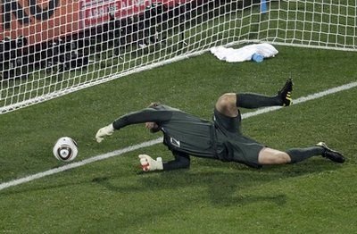 God save the Green! VEZI cele mai mari gafe din istoria portarilor Angliei:_8