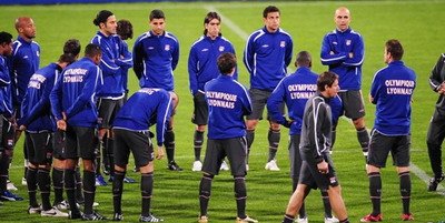VIDEO / Vezi cum s-au relaxat Benzema si Juninho inaintea meciului cu Steaua!