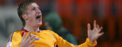 Goian a sarit gardul si e pus la zid de Piturca!