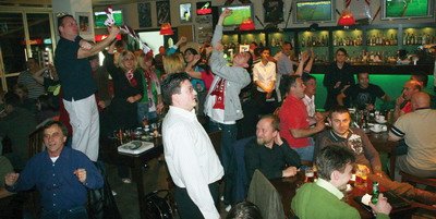 Vezi cum s-au bucurat fanii lui CFR pe strazile din Cluj!