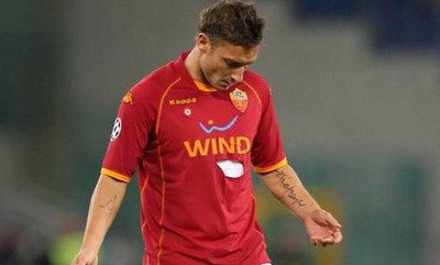 Poza zilei: Totti cu tricoul rupt dupa infrangerea cu CFR!