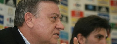 &acirc;&euro;&oelig;Dragomir le-a facut curve si vagaboande pe sotiile jucatorilor&acirc;&euro;